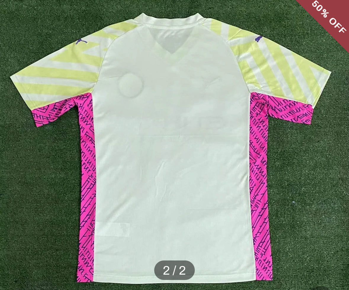 2023/2024 Manchester City Goalkeeper Fluorescent Green Football Shirt